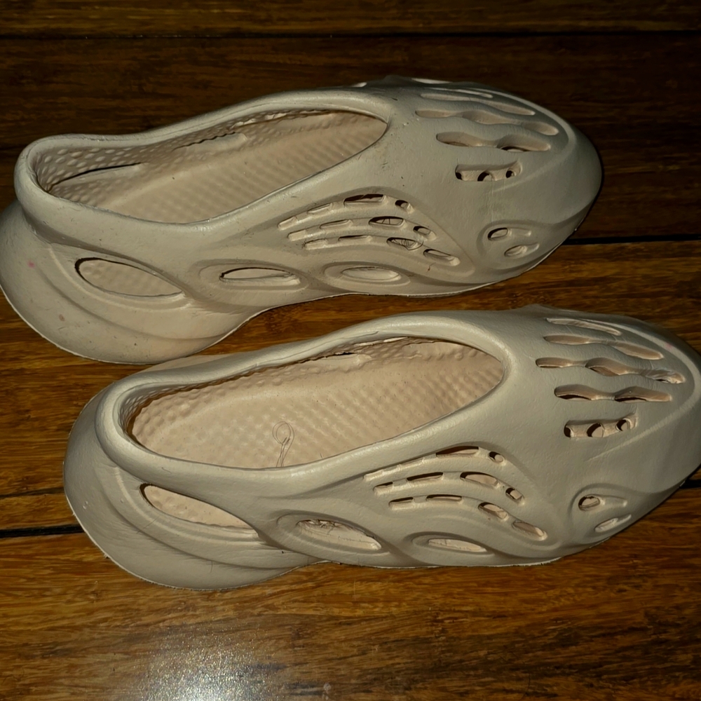 Yezzy Slide - Picture 4 of 5